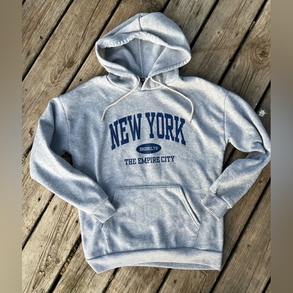 NEW Juniors NEW YORK Hoodie Sm Gray Hooded Sweatshirt Kangaroo Pocket Drawstring - Picture 1 of 10